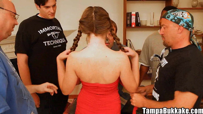 Tampa Bukkake: Teen Autumn Winters piccola figa trecce mangiata culo gangbang bukkake...