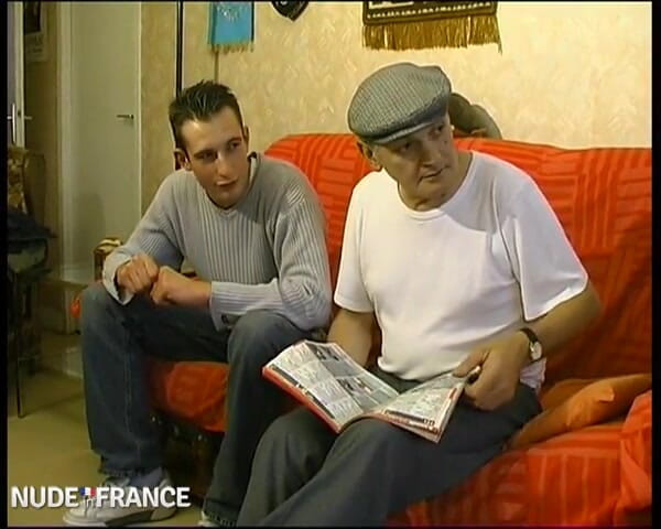 La France a Poil: Papi cere backup pentru a-și distruge casa de ajutor