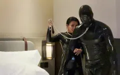 Latex femdom sessie door Dominafire