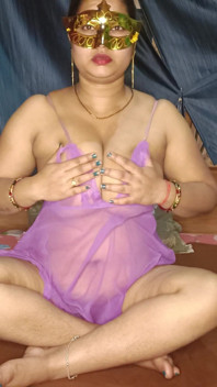 Pooja Bhabhi Squrit with Vibrator and Dildo