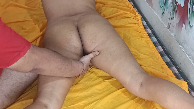 AnnielLo: Boyfriend Fingered Deep Her Girlfriend Until She Squirts Everywhere