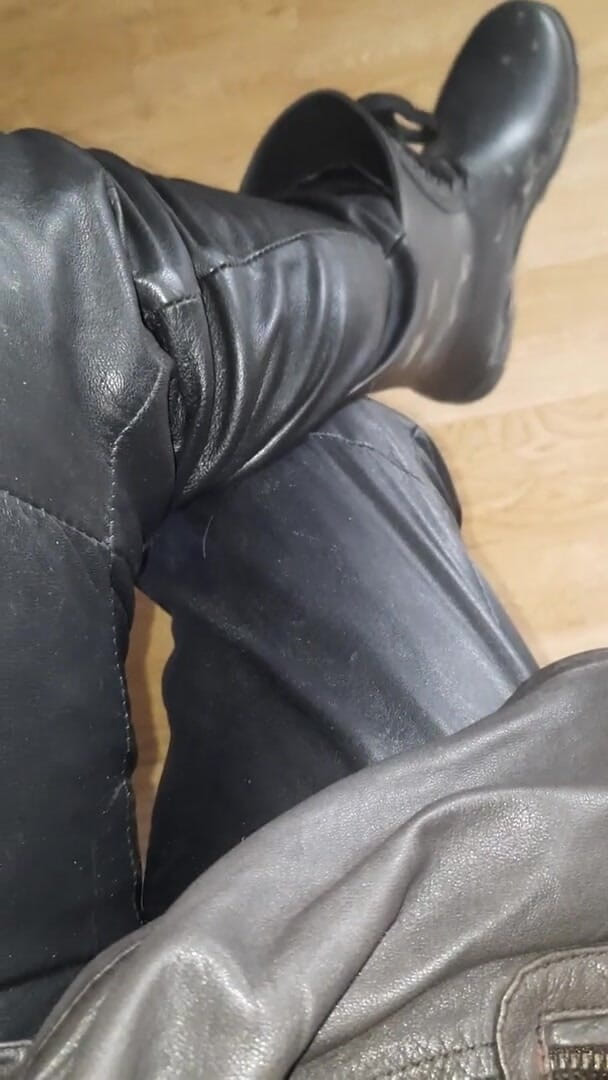 SinDee: Rubberboot kotor dengan celana kulit