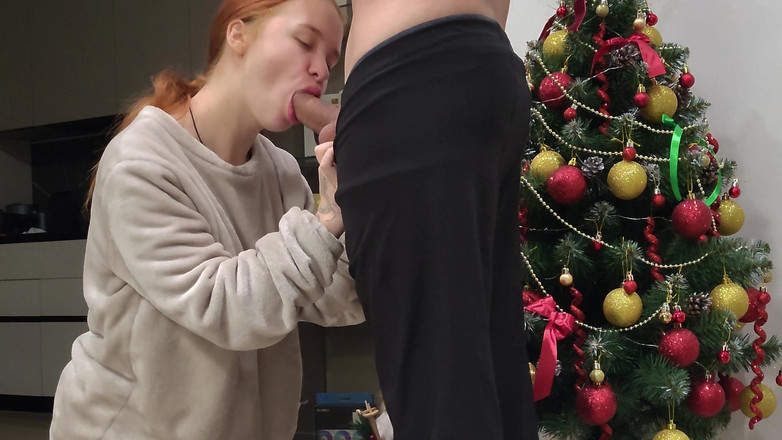 xKeryB: 義理の妹が官能的なシーンのある映画を流し、彼女はどうしてもフェラしたい衝動を抑えられませんでした