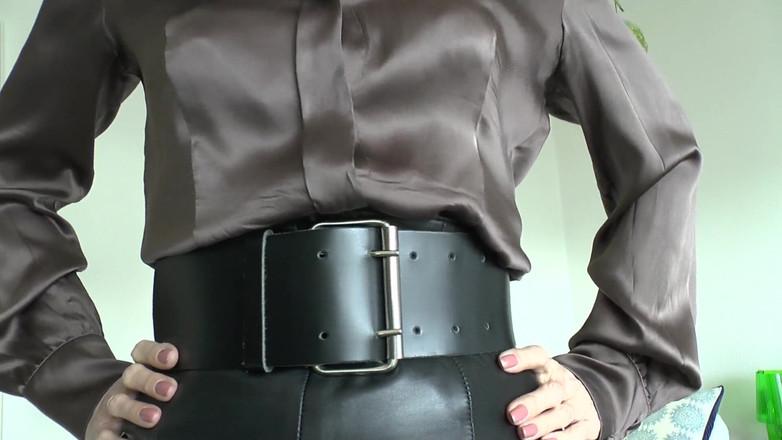 Lady Victoria Valente: Belt Fitting in the Living Room, Part 1, Lady Victoria Valente