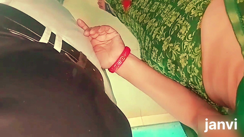 Village studio: Když švagrová pracovala v kuchyni, přišel její švagr. Šukal jsem svou švagrovou v kuchyni