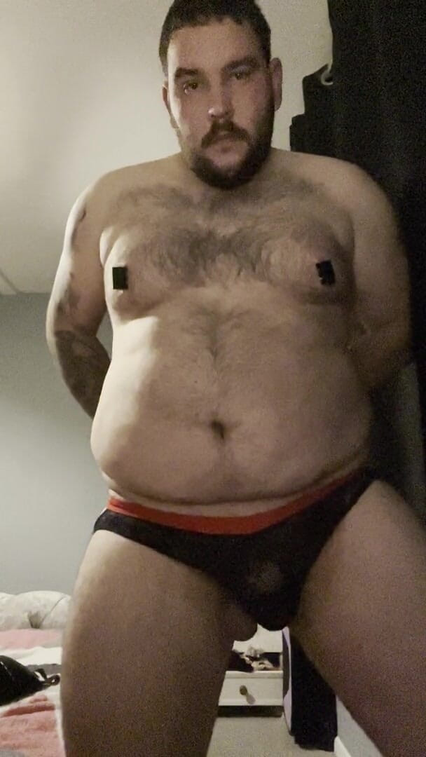 Shaun Cbt: Crossdressers anales esposadas polla y bola con pezones perforados