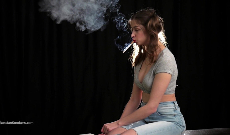 Russian Smokers: Seksi Rus siren sigara içiyor yavaş azdırıyor