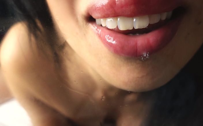 Asmr_mouth: Glaslikken in naaktheid