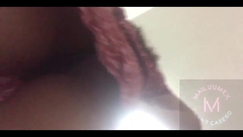 Mexicasero: Dưới váy hàng xóm của tôi