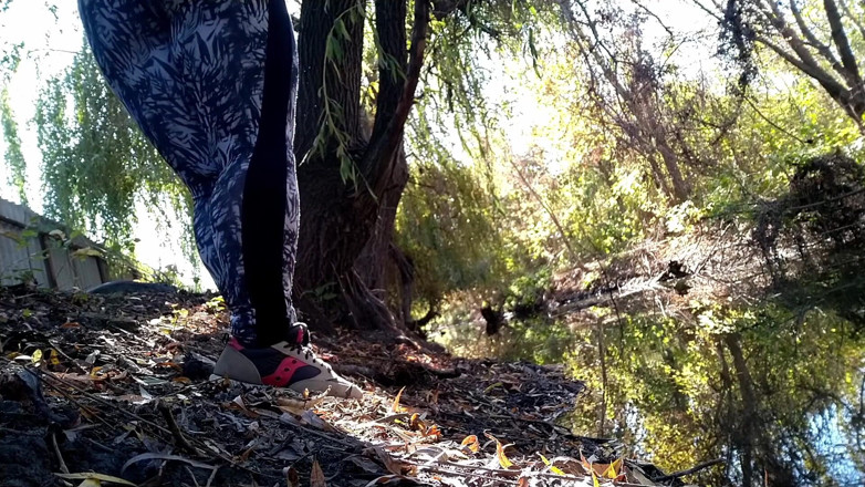 Elena: BBW in leggings pissing by the lake in a park