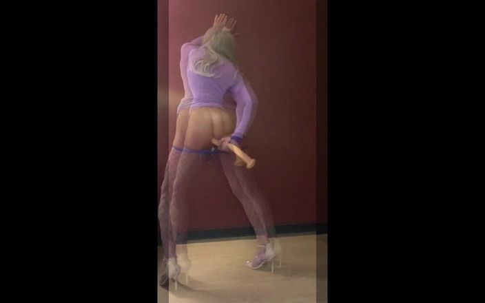 Dominiqueinheels: 23 palcové dildo téměř celou cestu