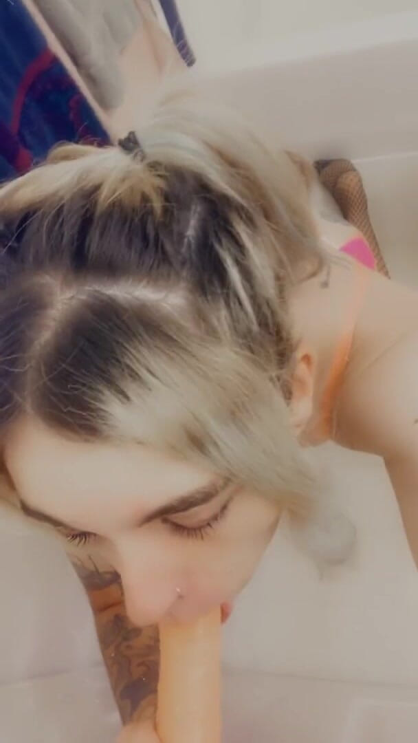CarmenMelatonin: สาวหีชมพูน่ารักอยากเล่นสนุก