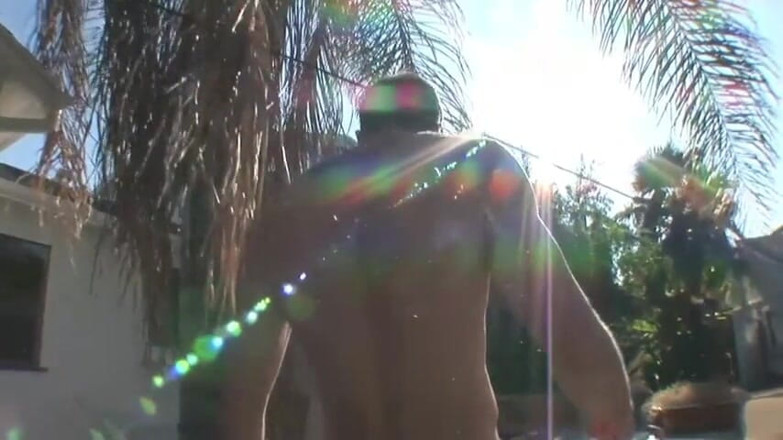Rocco Siffredi porn: Nastolatka brudzi usta w łazience
