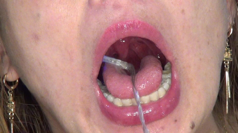 Angel eyes studio: Deep throat a una striscia lunghissima di luci blu