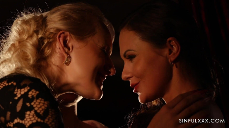 Sinfulxxx: Gepassioneerd trio door SinfulXXX