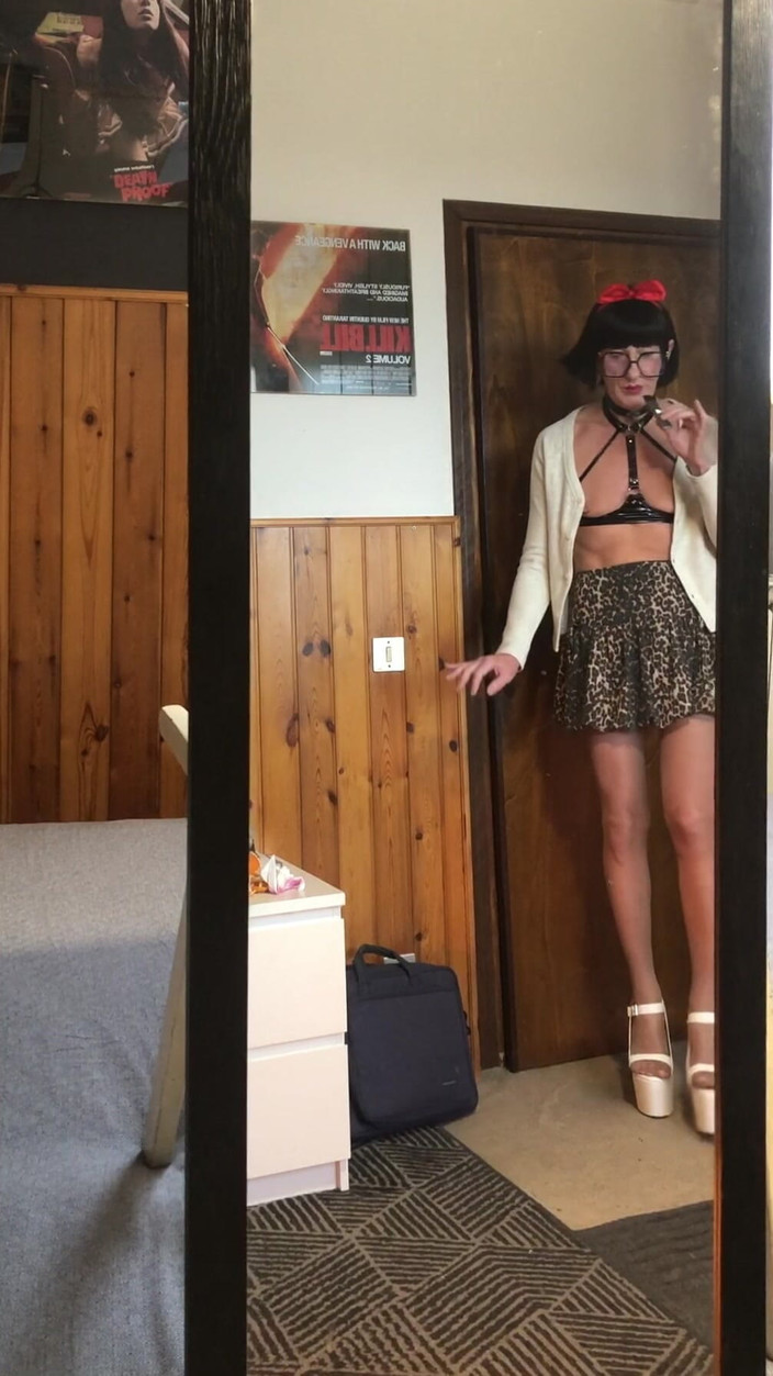 Andreina Naty: Идти в новых белых туфлях с высоким верхом