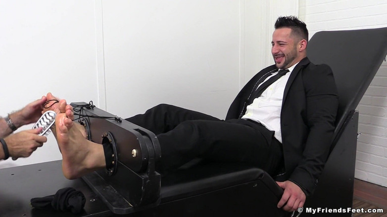 My friends feet: Burly yoel gefesselt &amp;kitzeln