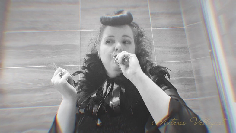 Mxtress Valleycat: Vape Cloud Oblivion