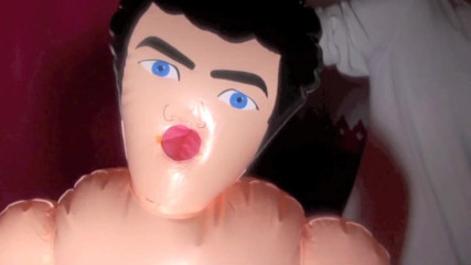 Young straight boy masturbation: Mon amie hétéro baise une barre par une poupée sexuelle