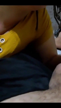 Ich habe meinen mann mir analsex geben lassen und dann gebe ich ihm einen blowjob, bis er in meinen mund kommt