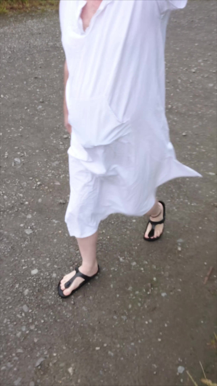 Footfetish: Walk in White Caftan with Annoying Insects