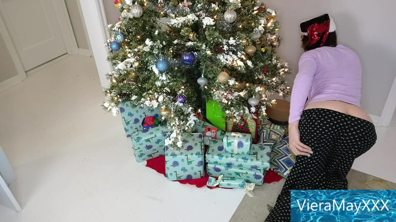 VieraMayXXX: Seluar jatuh ke bawah pada pagi Krismas