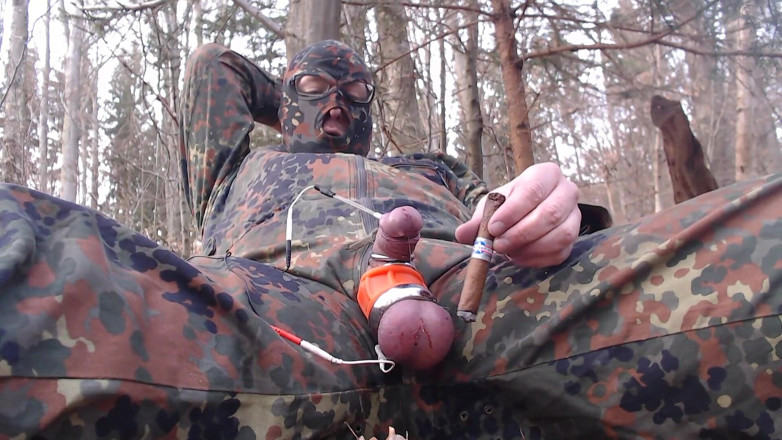 Gaylectrician: Éjaculation e-stim en plein air 21-03-12