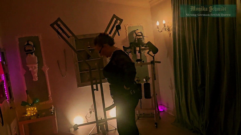 Strict Senz: Monika Schmidt Addestramento Di Pompino Cornuto Strapon Cagna Che Sputa...