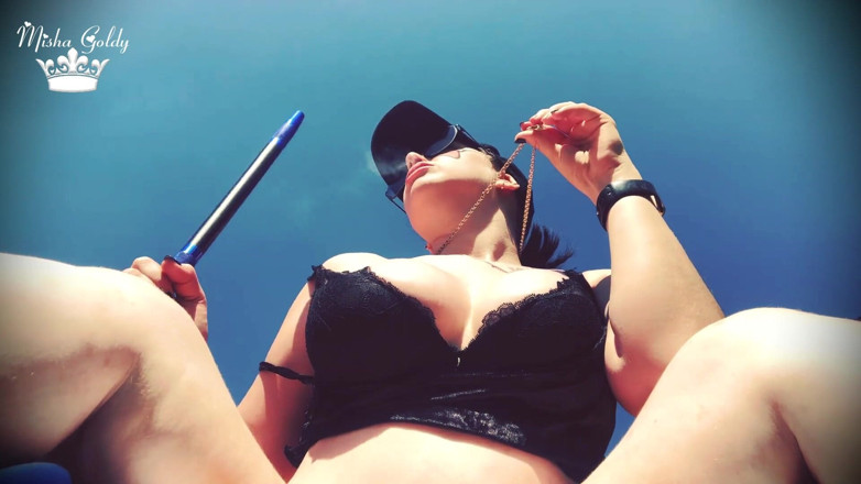 Goddess Misha Goldy: 야외에서 오리 얼굴로 애타게 따먹히는 거유