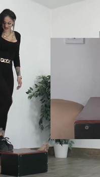 Gli Orgasmi Dello Schiavo Sotto La Scarpa Di Piattaforma Di Padrona Cleo Pp