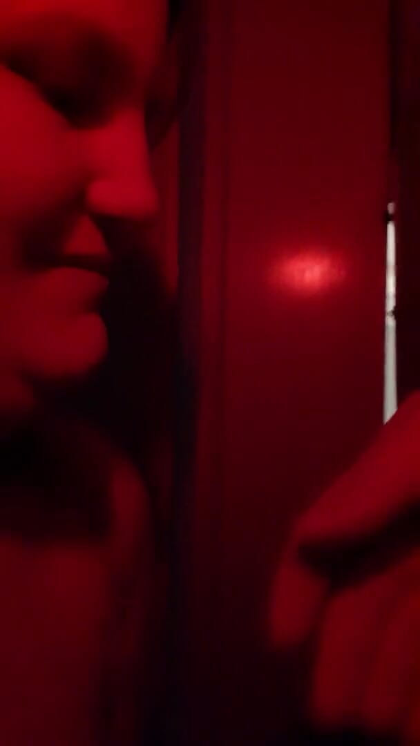 BBW Beth: La gaura din zid - gloryhole cu vecinul
