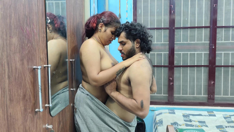 Vaigavarun45: Bacio sul collo di coppia nuda blocco del labbro e...