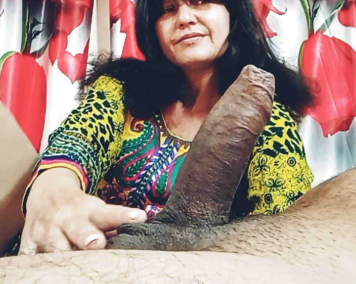 Bolly Karma: Красива бімбо, жалюгідний мінет, порно кліп