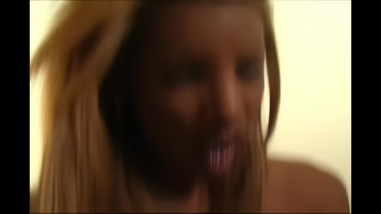 TRANS-ATLANTIC: Porcul bătrân îi place să sugă penisuri trans