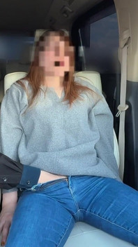 Ik heb een getrouwde vrouw in de auto schoongemaakt terwijl ik aan het werk was