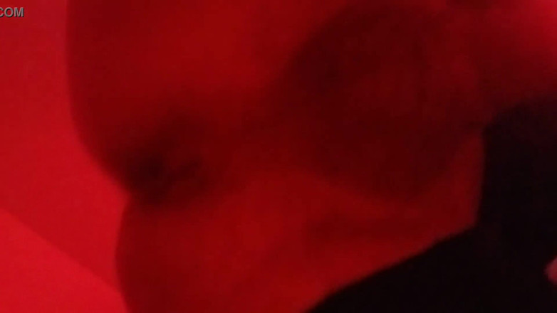 DnA: Masturbuje můj zadek s velkým kolíkem!