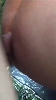 두 명의 섹시한 젊은 커플이 엑시브를 따먹어