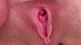 Sıkı amcıkla büyük yarak alıyor ve amına boşalıyor, gerçek ev yapımı