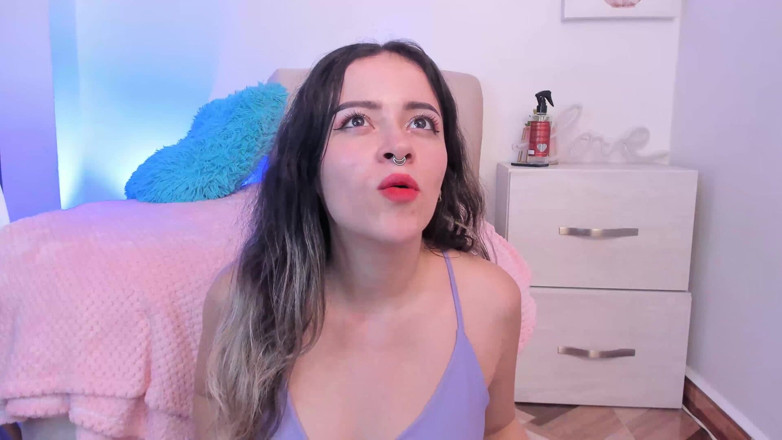 Yame Chike: Sexy Blondine Will Nur Sex Mit Typen in Ihrem Zimmer...