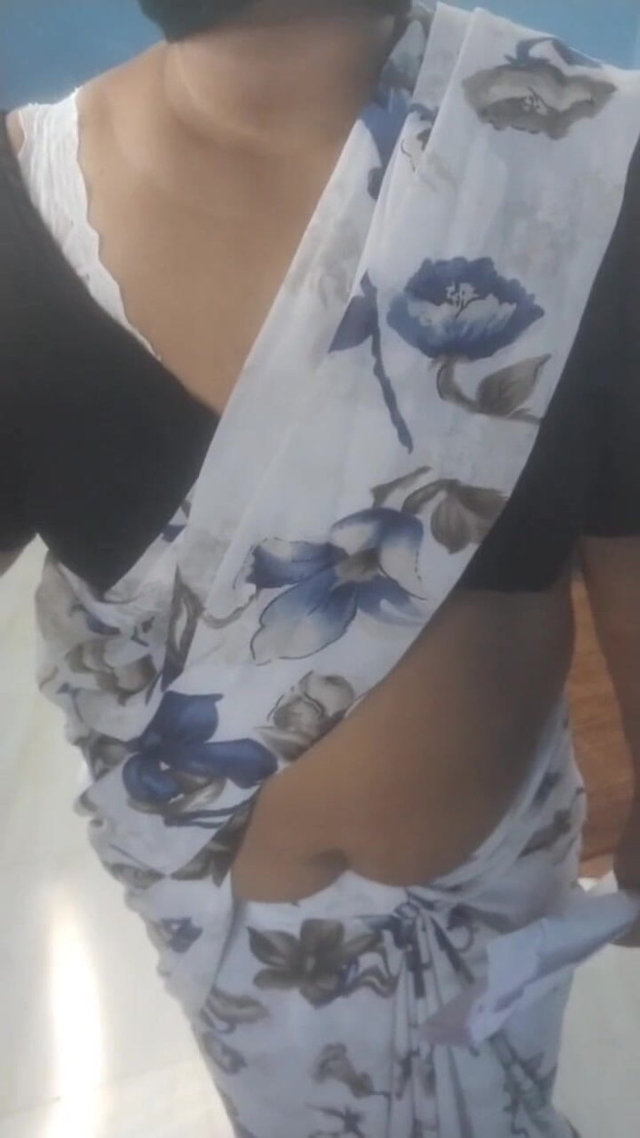 Tamil lesbian: Une prof baise avec un garçon pour Mark