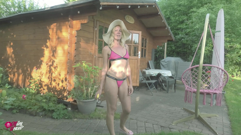 Miley Weasel: Blonde Slut Didn't Have Sex for 4 Weeks!!