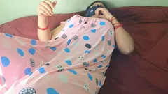 सुबह जल्दी, मेरे पति के दोस्त ने मुझे अकेला पाया और अपने मोटे लंड के साथ हनीमून मनाया!