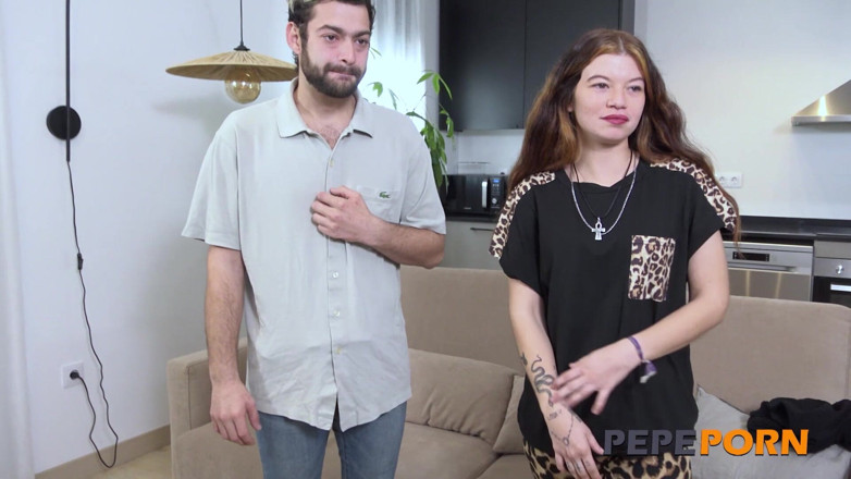 PepePorn: 귀여운 아마추어와 그녀의 남자친구가 진짜로 섹스를 한다. 클로이는 페페포른에서 진짜 음탕한 여자다