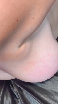 Lauren Phillips bertetek besar berkongkek kasar melampau