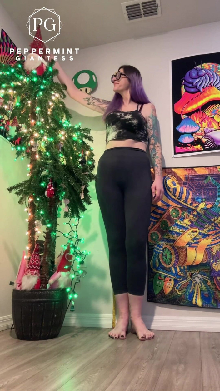 Peppermint Giantess: 6'7 Barefoot Giantess Towers Over Everything at Home! Height Comparisons +...
