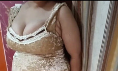 Indian olo sex: Sexy indický krok s velkým zadkem a velkými prsy Dělá...