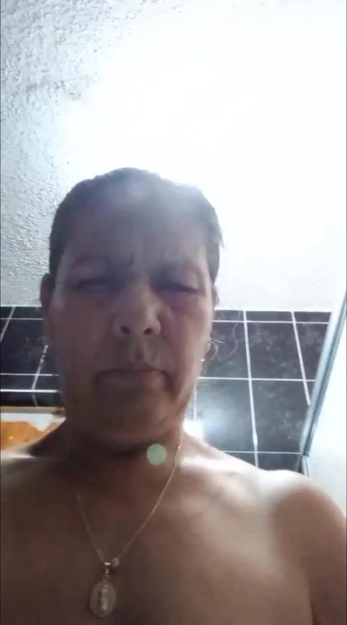 granny66mom: Dotýká se mě mými malými hračkami