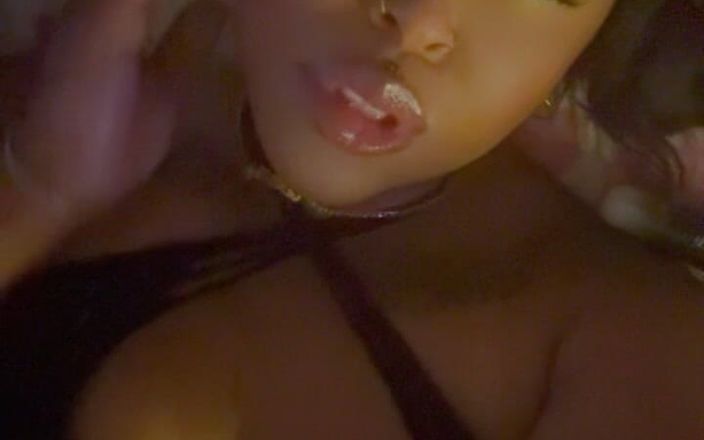 ChanteSuckumup: 濃厚な女神のセクシーで魅惑的なからかい!単純に曲線美