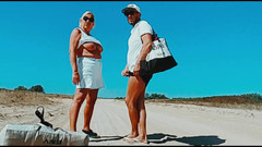 Crazyfamily 1970: orang asing di jalan