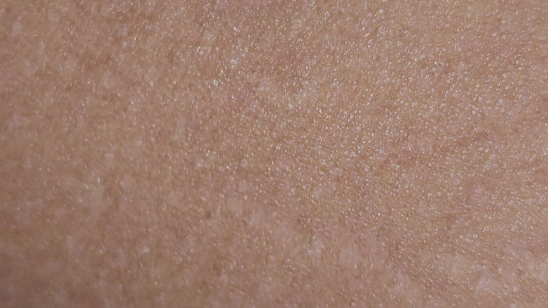 Secret Siren: La troia dell'isola succhia il cazzo in lingerie rossa